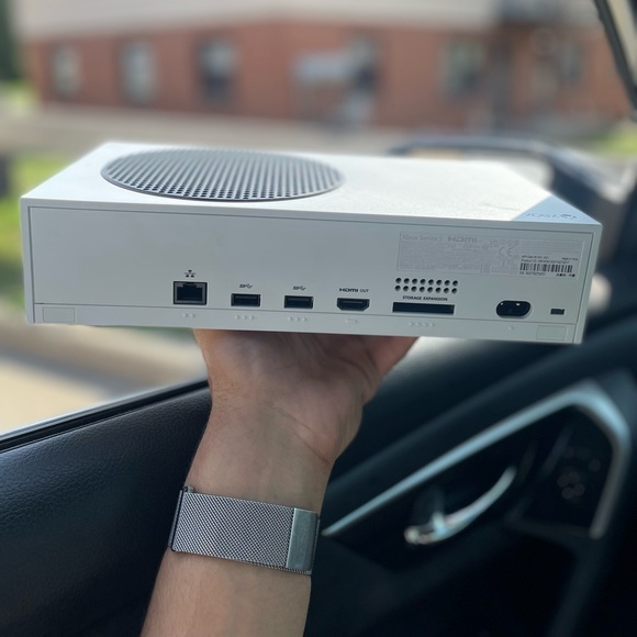 Xbox Series S Digital Edition 1 TB in White - Picture 3 of 4